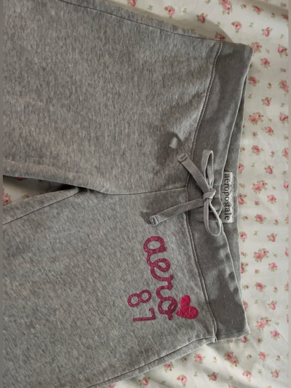 2000s Aeropostale grey sweatpants with pink logo